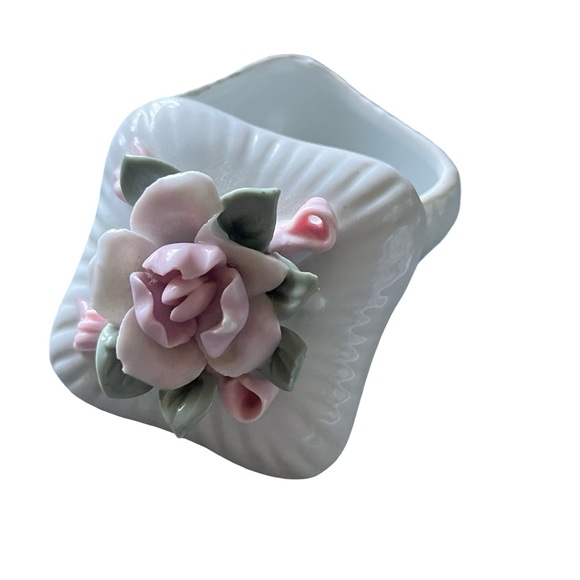 Vintage porcelain rose lidded trinket dish - Picture 1 of 4